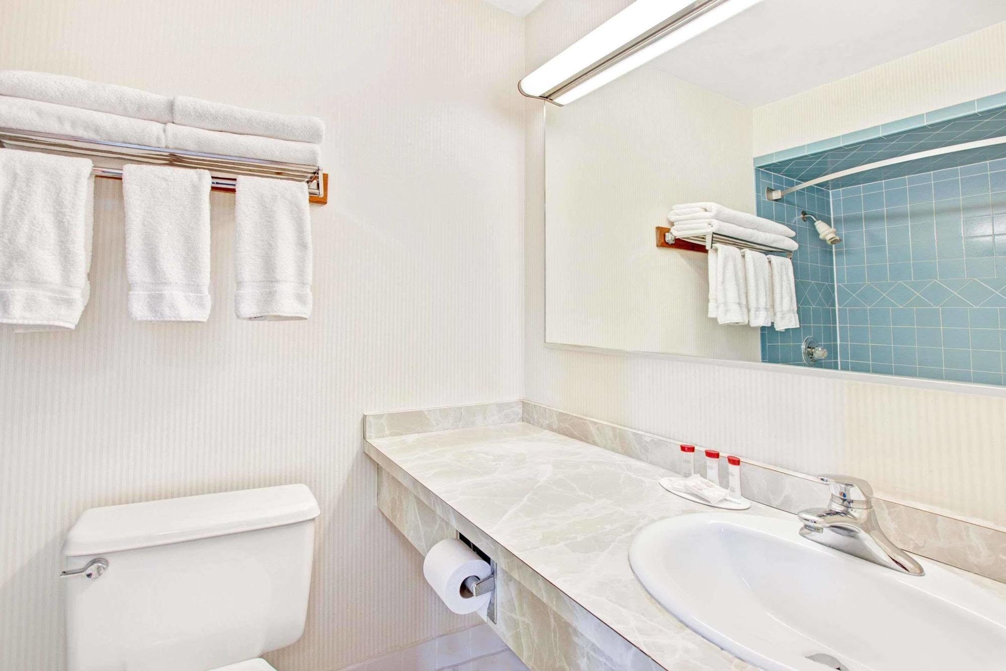 Ramada By Wyndham Flemington Hotel Luaran gambar